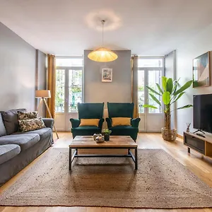 Apartment Legazpi, Amplio, Moderno Y Centrico
